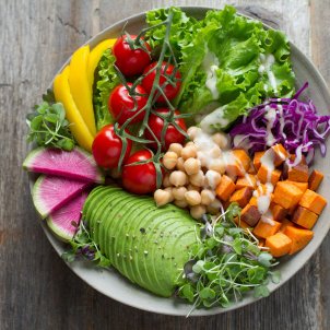 Dieta mediterránea vs vegana: ¿cuál es más saludable?
