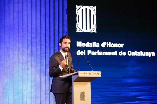 ELNACIONAL medalla d'or parlament roger torrent - sergi alcazar