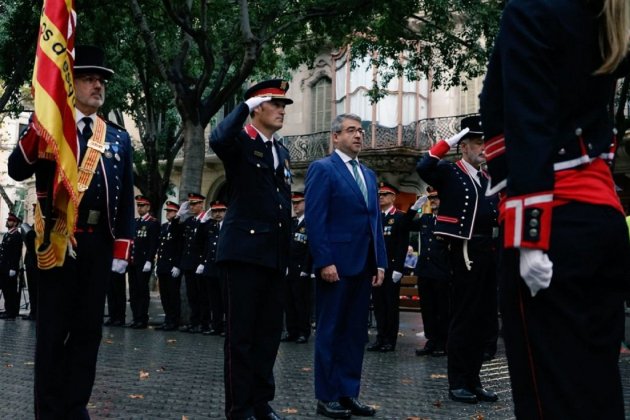 Ofrena floral Rafel Casanova Mossos @mossos
