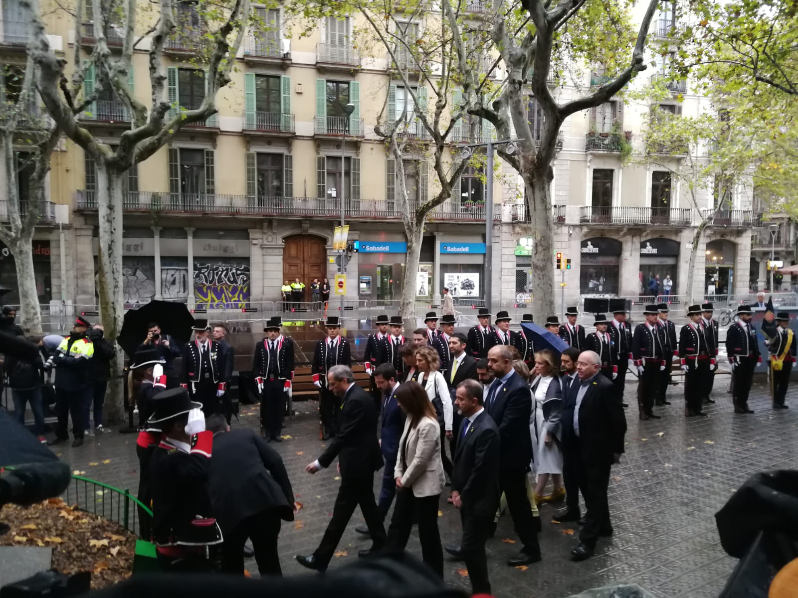 Dos identificados por los Mossos por poner el himno español durante la ofrenda a Casanova