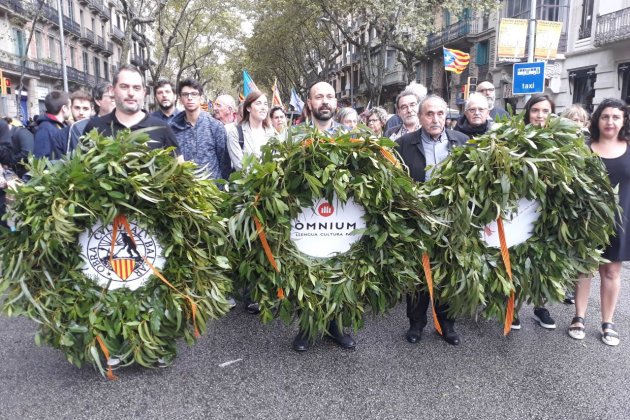 Ofrena floral Rafel Casanova Òmnium @omnium