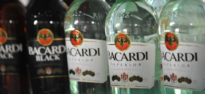 Los sindicatos protestan por los despidos de Bacardi