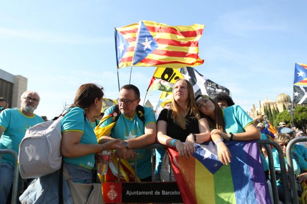 Manifestacio Diada 2019 escenari - Sira Esclasans