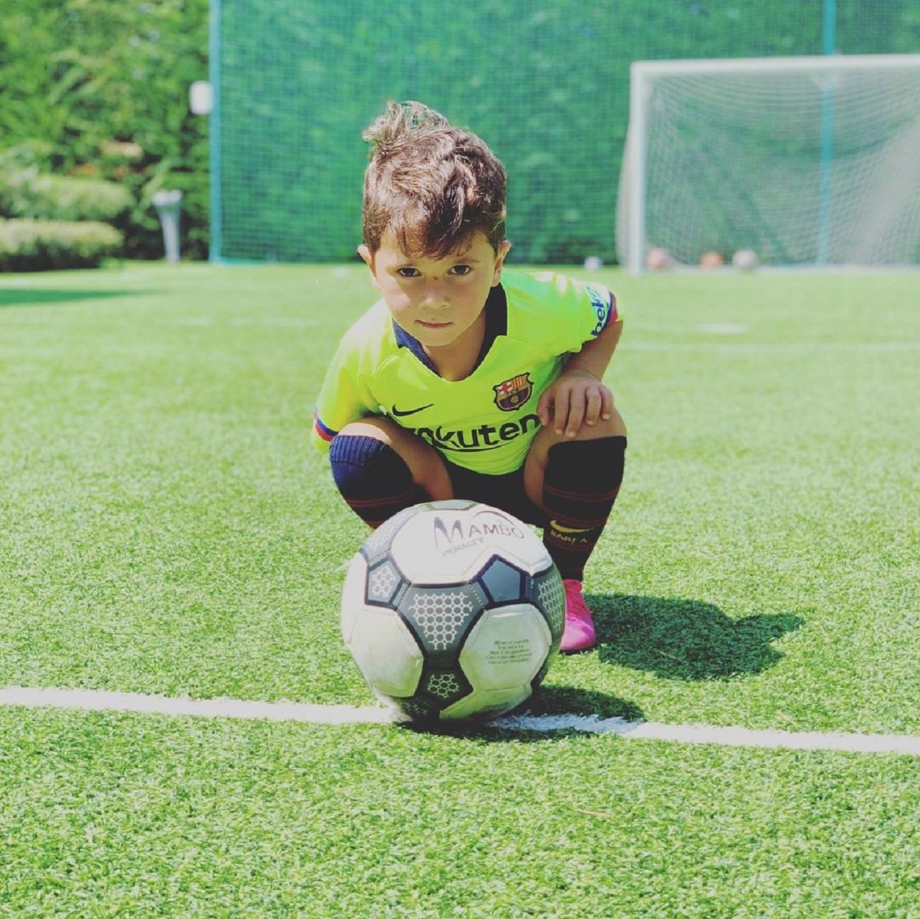 Mateo Messi enamora con los goles y el estilo de su padre