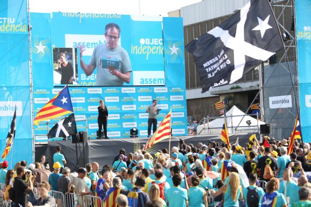Escenari manifestació diada 2019 - Sira Esclasans