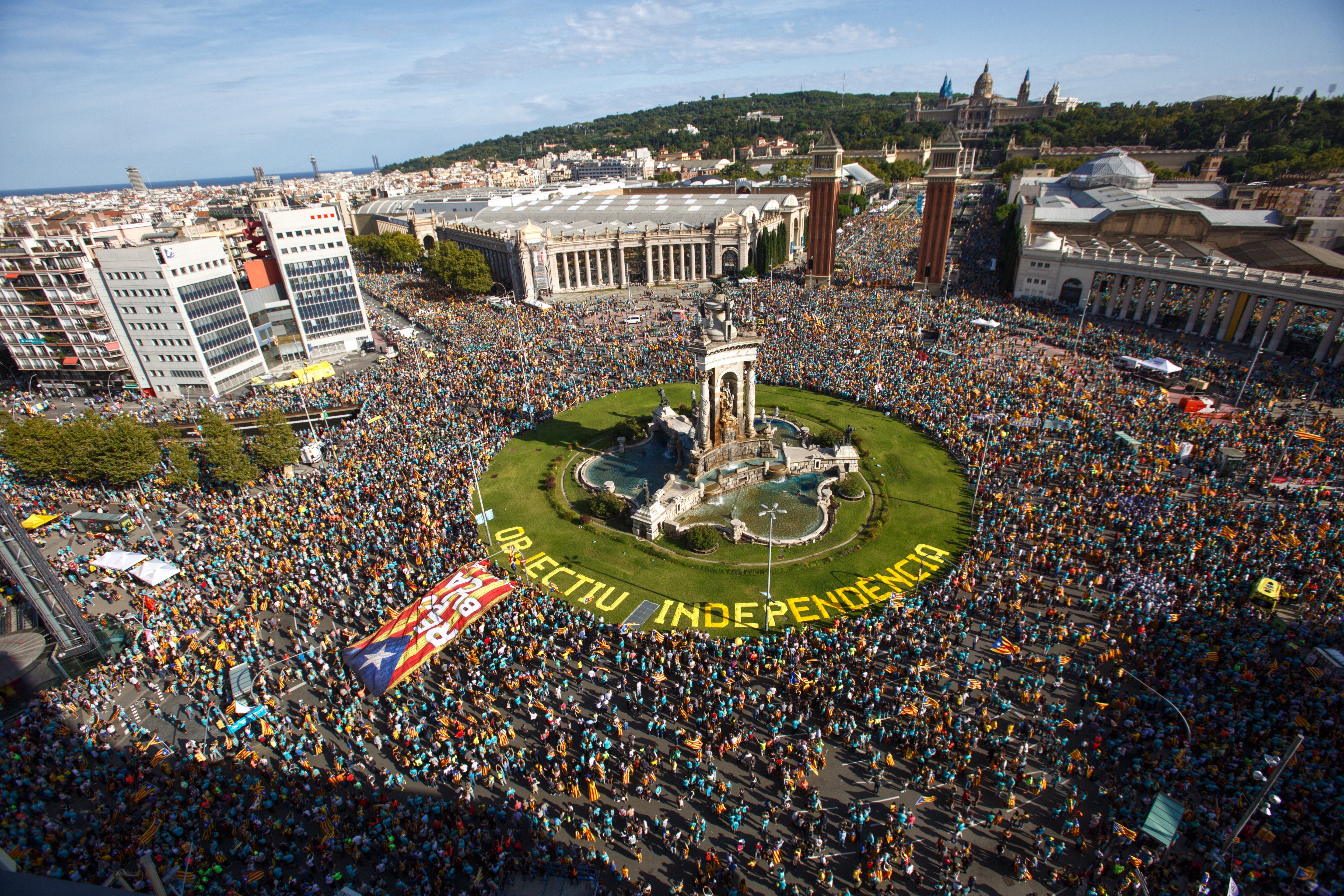 El independentismo riñe a los partidos y mantiene el pulso en la calle