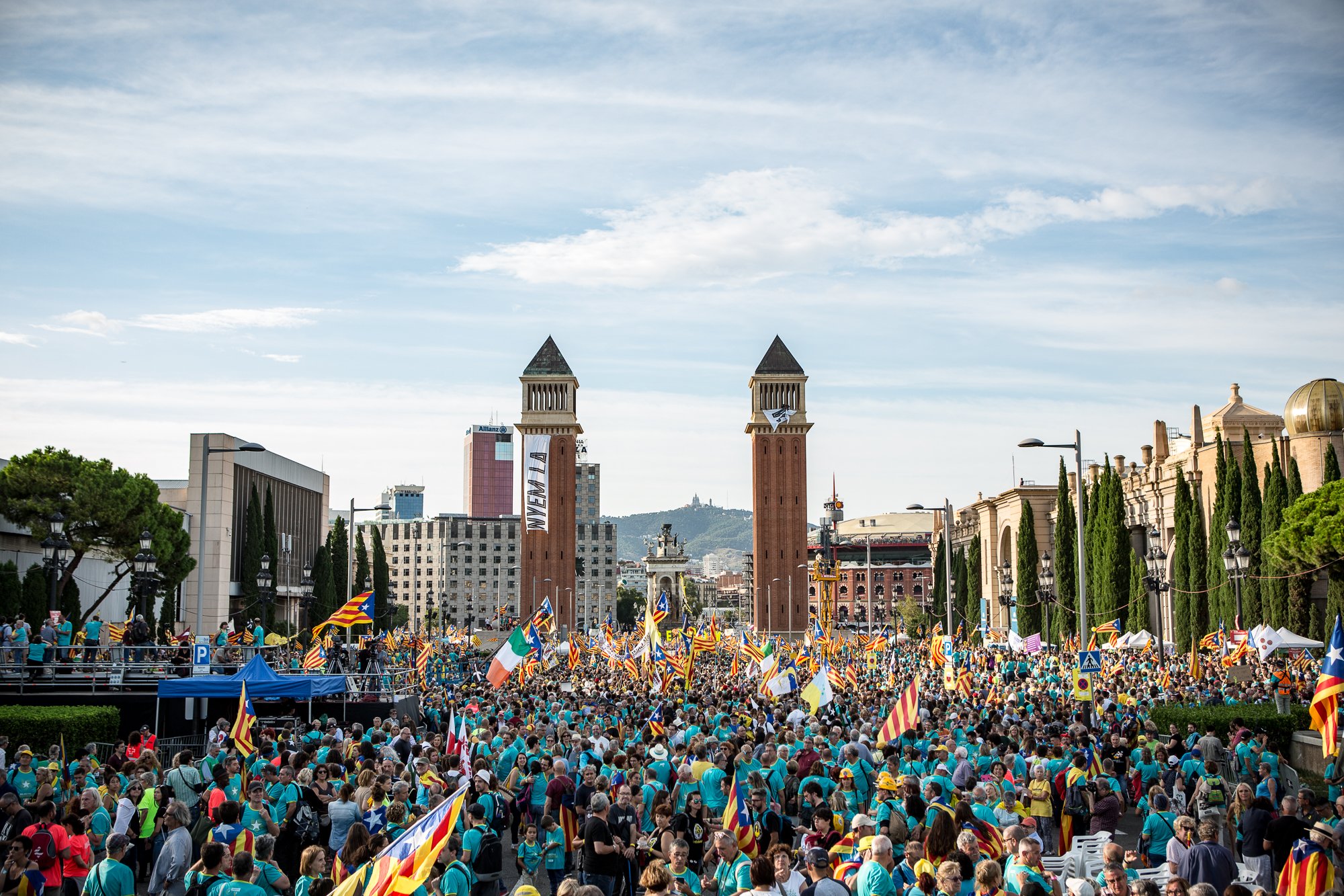 El 82% de catalanes y el 59% de españoles apuestan por el diálogo, según 'La Vanguardia'
