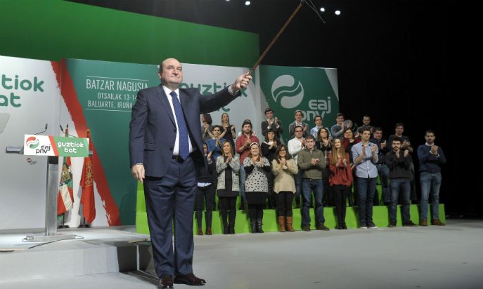 El PNV se abre a reformar el Estado con el PSOE