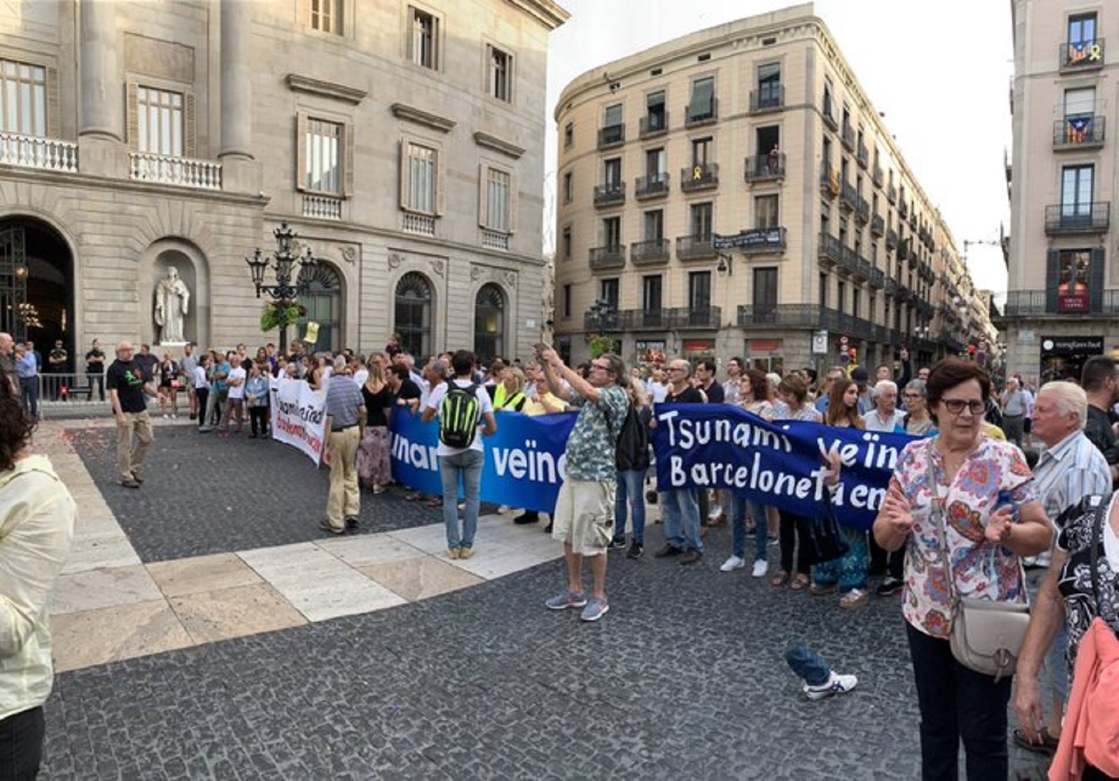 Plaça de Catalunya a les 13 h: primera convocatòria del Tsunami Democràtic