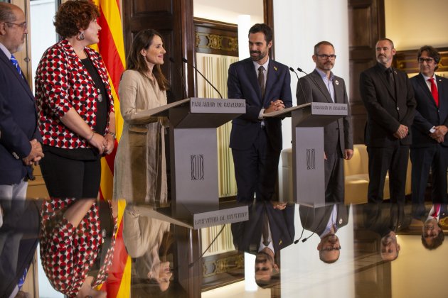 Roger Torrent Bakartxo Tejeria presidenta Parlament Basc mesa - Sergi Alcàzar