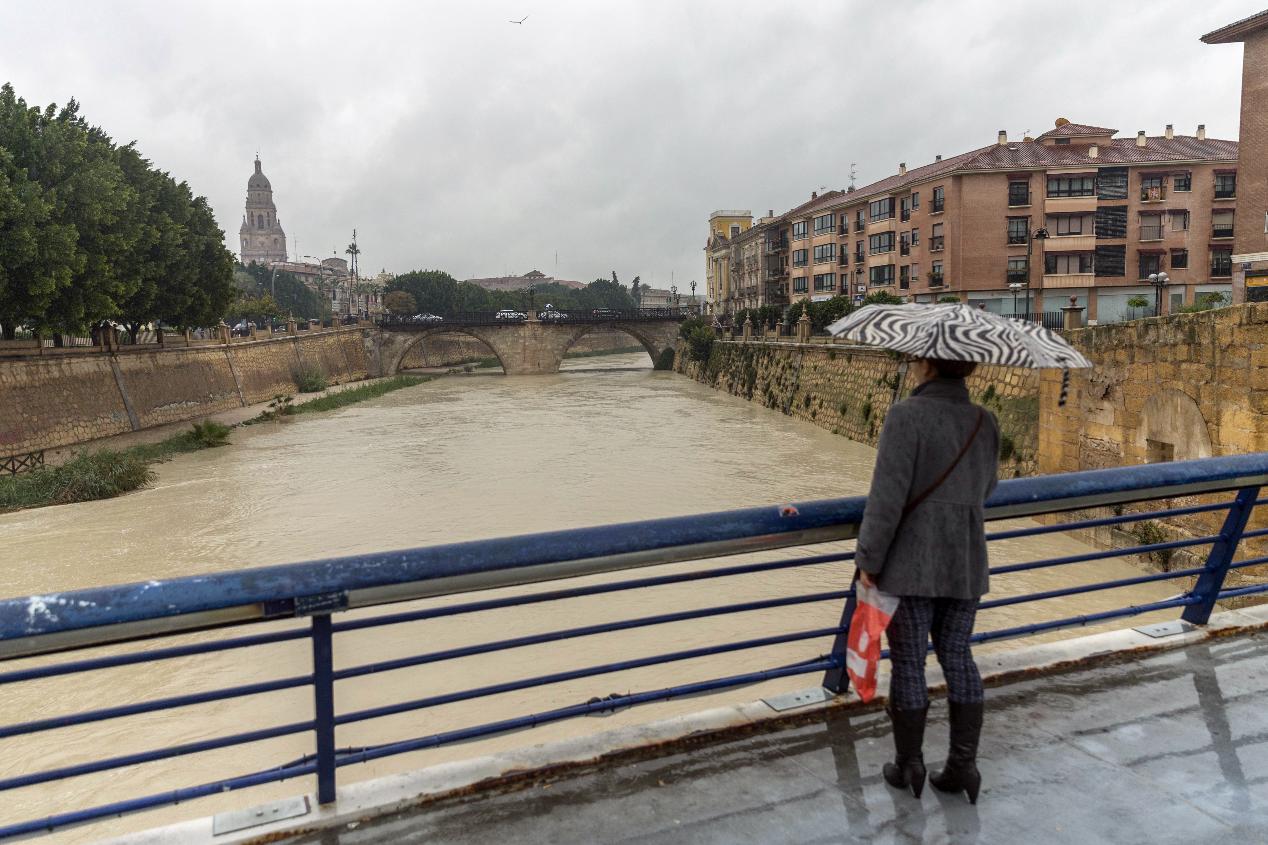 Al teatre enmig del temporal, així va actuar el director general d'Emergències de Múrcia (Cs)