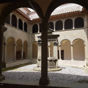 1280px Claustre de Sant Tomàs de Riudeperes interès nacional Salut Vilaró Wikipedia 1280px Claustre de Sant Tomàs de Riudeperes interès nacional Salut Vilaró Wikipedia