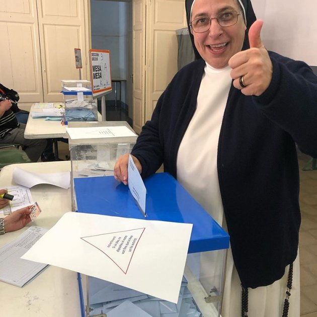 Sor Lucia Caram vota referèndum @sorluciacaram