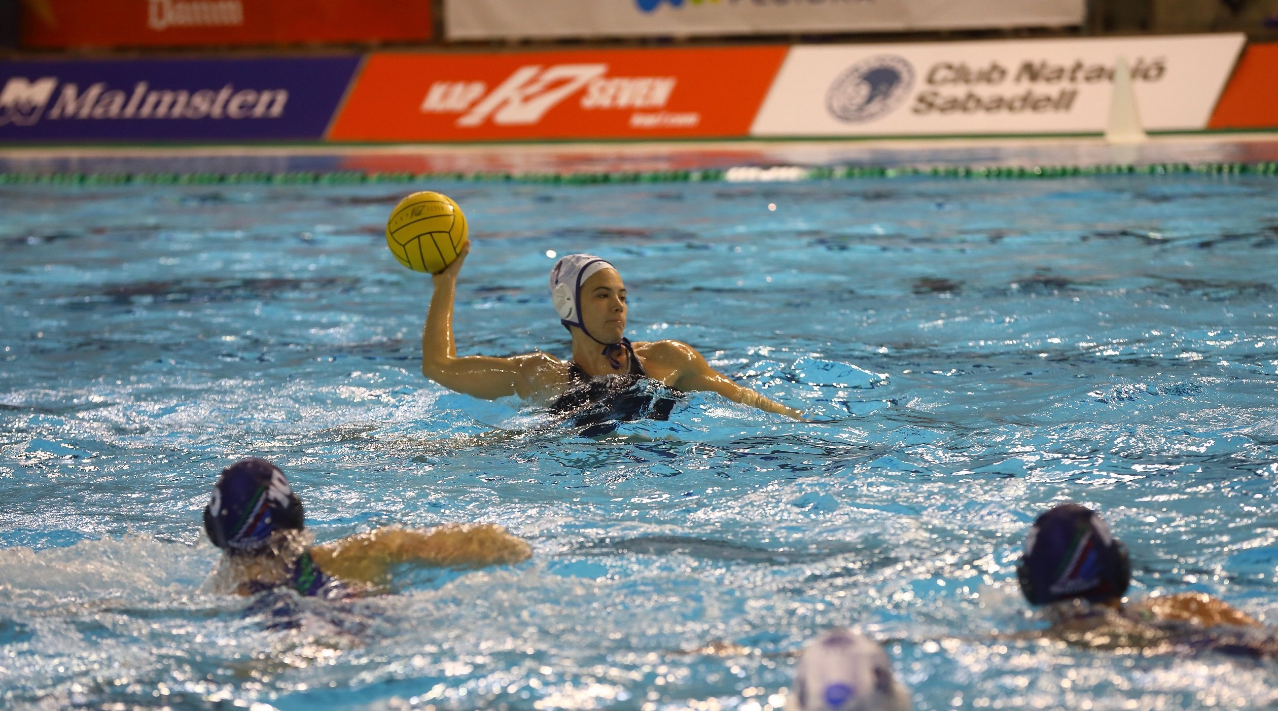 La Copa Catalunya femenina absoluta de waterpolo decideix avui els semifinalistes
