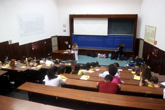 Examen selectivitat PAU física i química UB ACN Examen selectivitat PAU física i química UB ACN