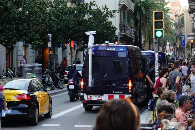 Mossos manifestacio ocupa Gracia - roberto Lázaro Mossos manifestacio ocupa Gracia - roberto Lázaro