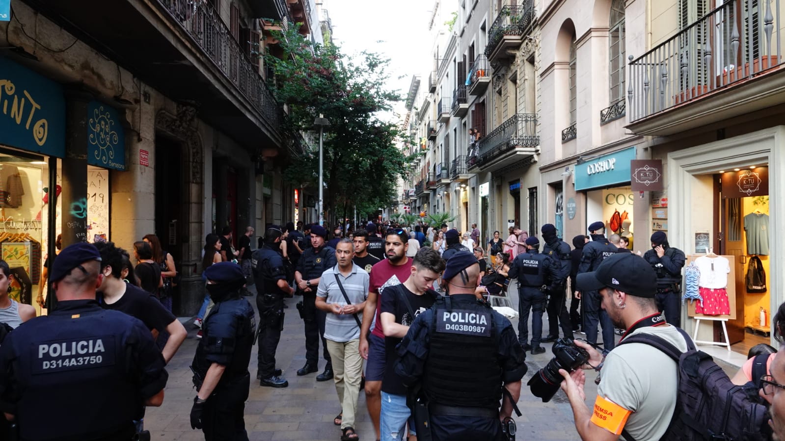 Enfrontaments entre Mossos i okupes a Gràcia