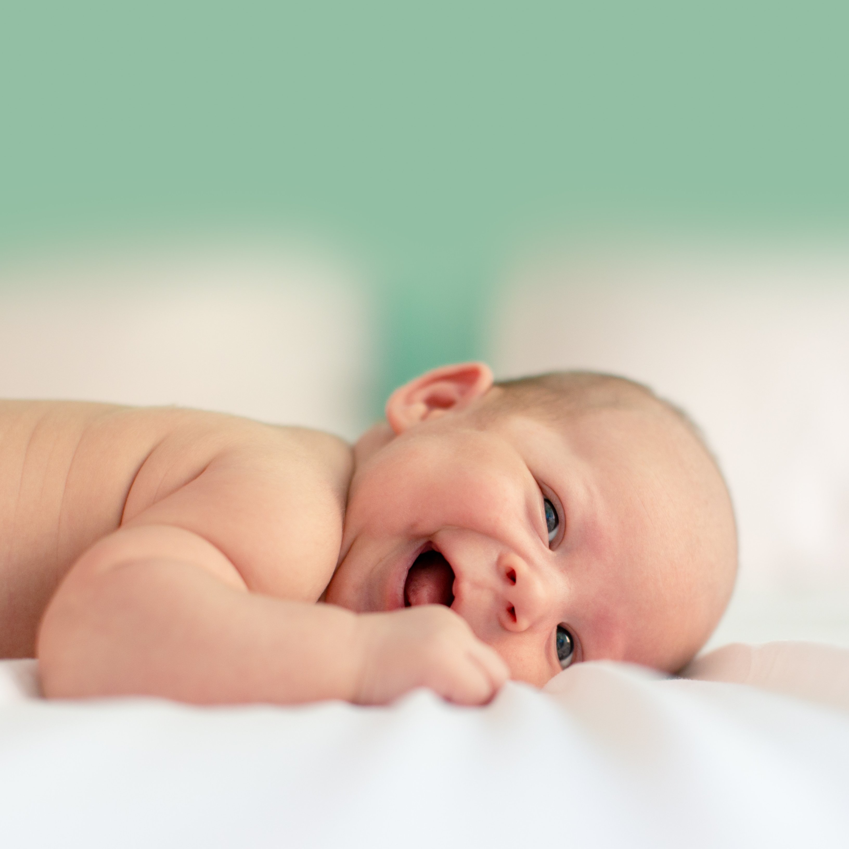 La diferencia en las bacterias intestinales de los bebés de cesárea y los de parto natural