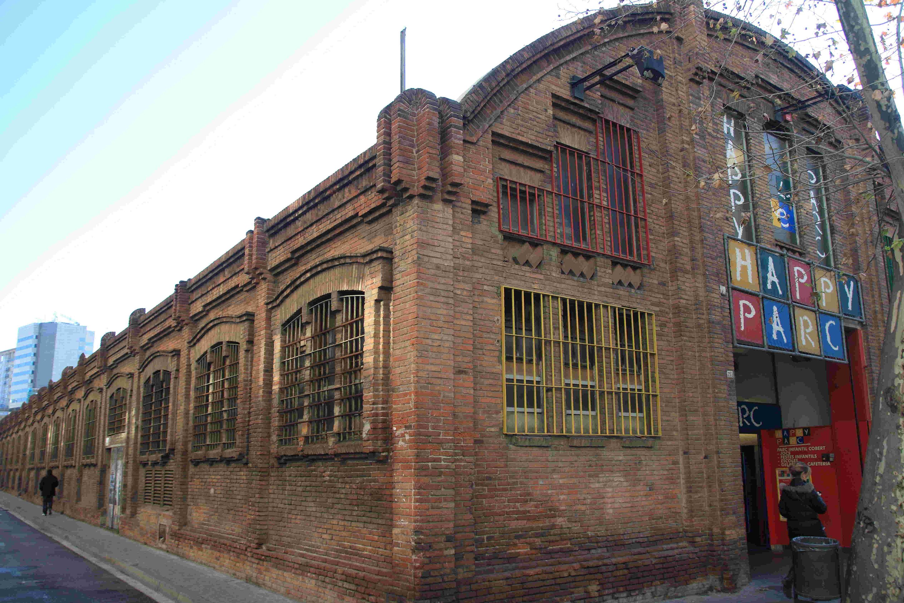 Llum verda al tanatori de l’antic xiquiparc de Sants