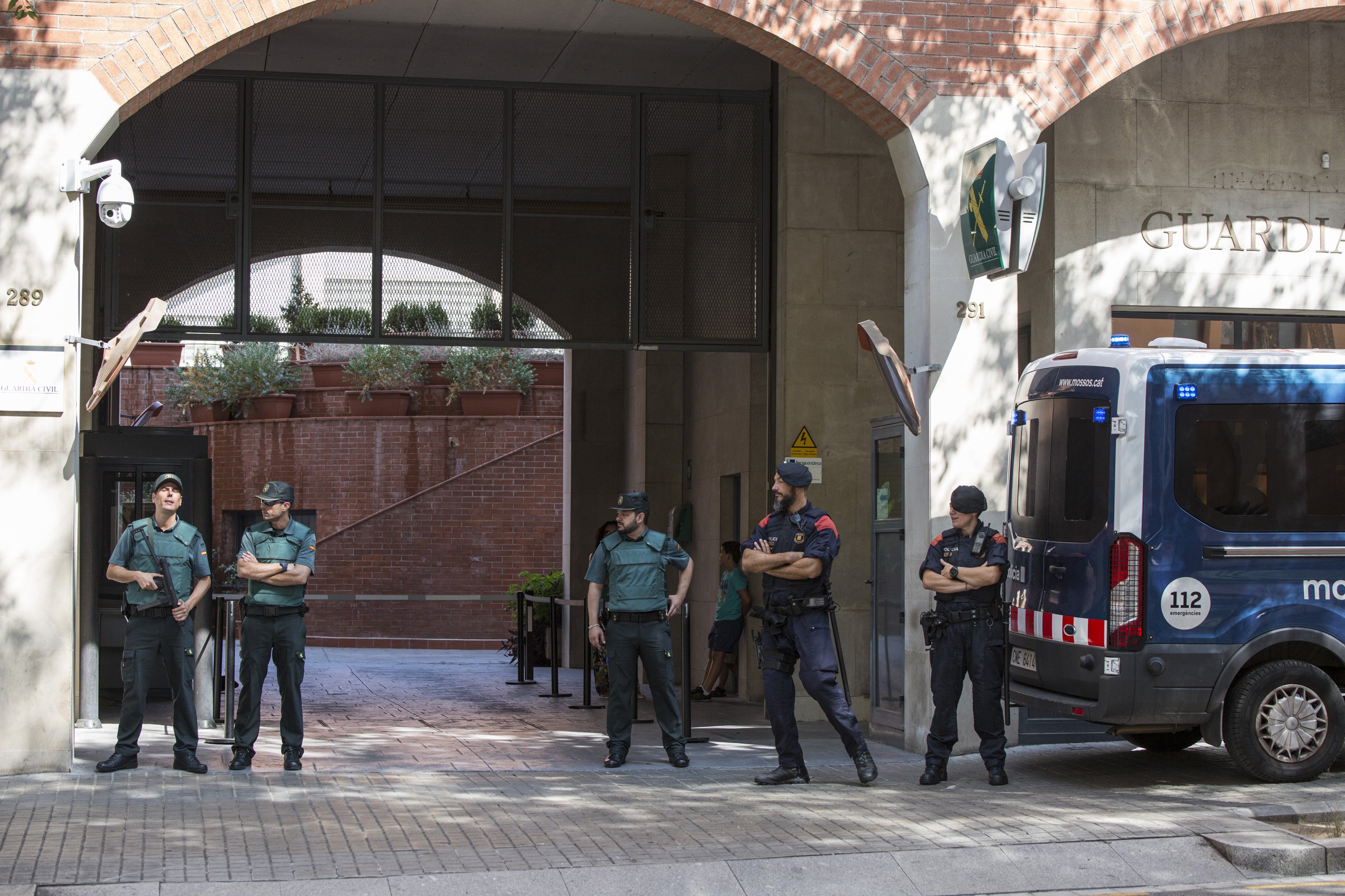 La fiscalía investiga un delito de odio en una concentración en el cuartel de la Guardia Civil