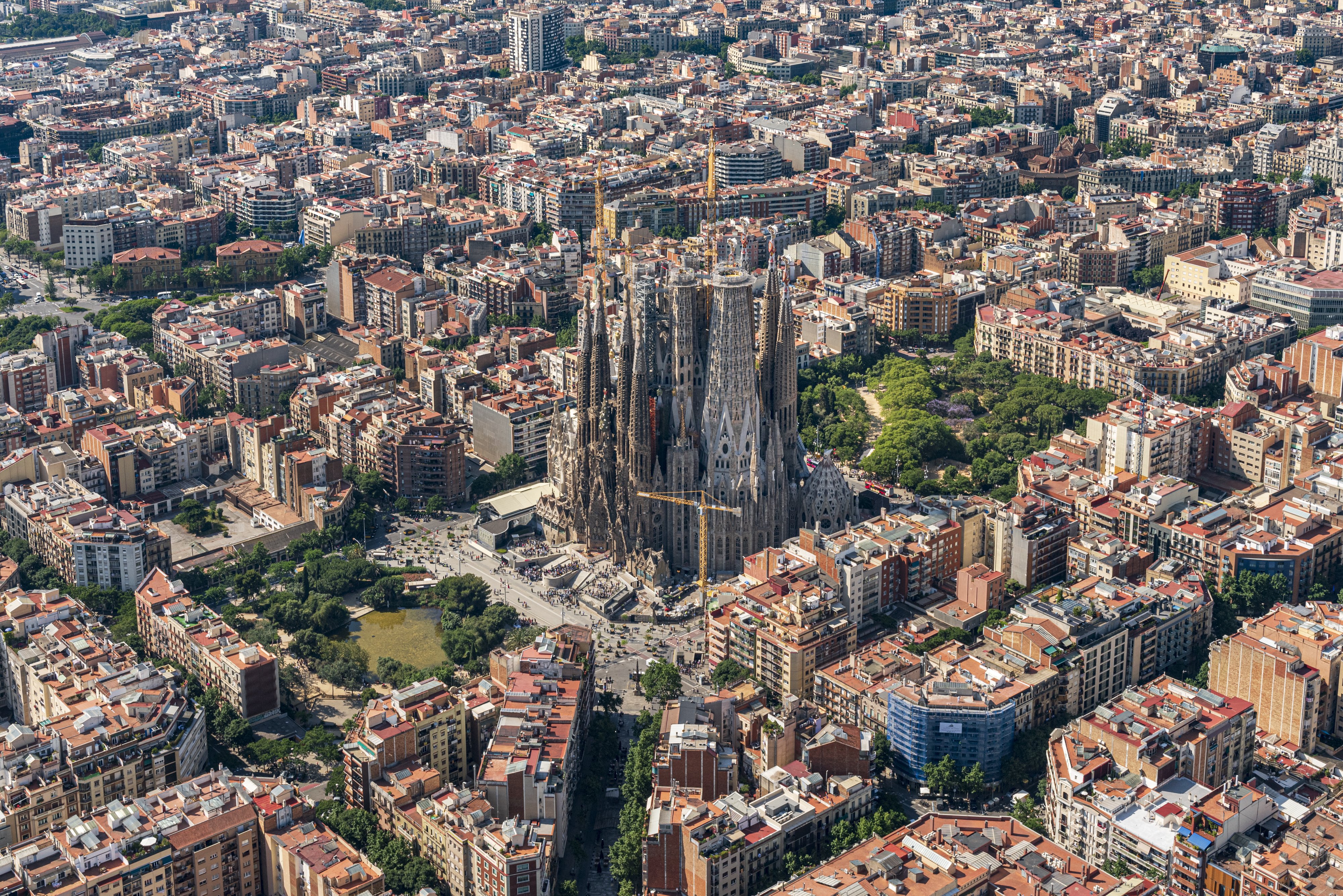 Sagrada Familia TEMPLO FOTO AERIA 034