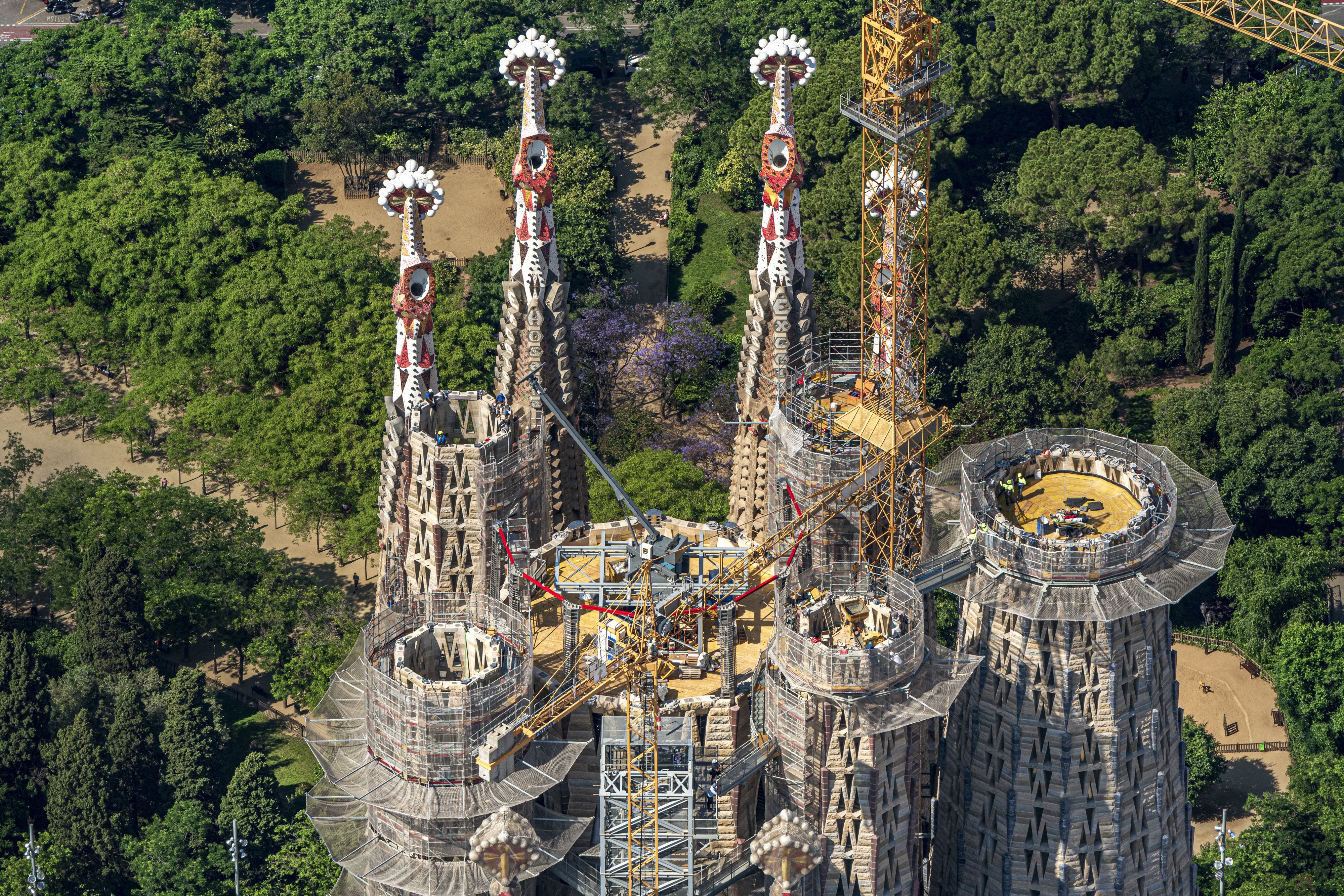 Sagrada Familia TEMPLO FOTO AERIA 014