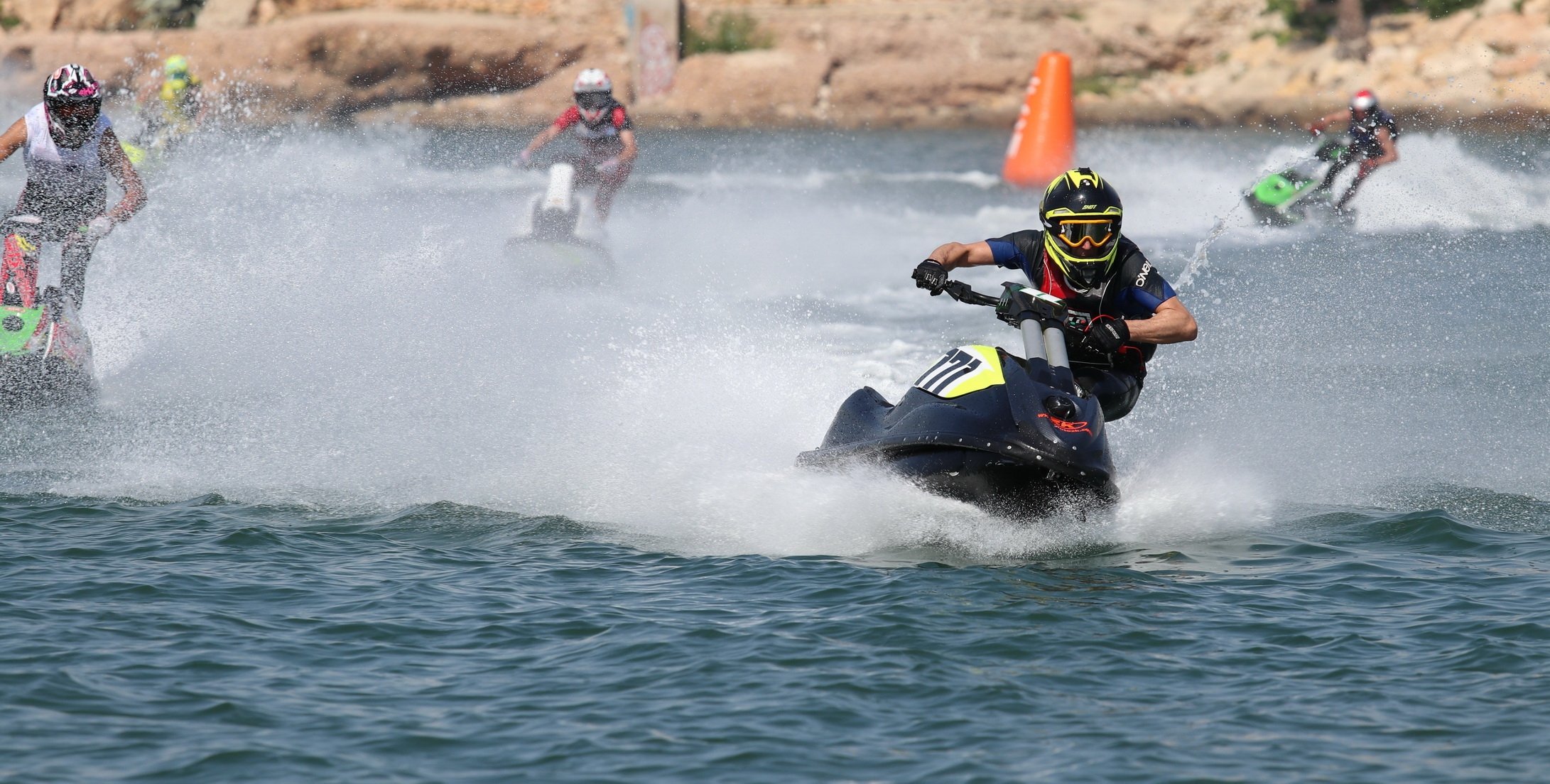 L’ampostí Jordi Tomàs té a tocar el títol de campió de Catalunya de motos aquàtiques