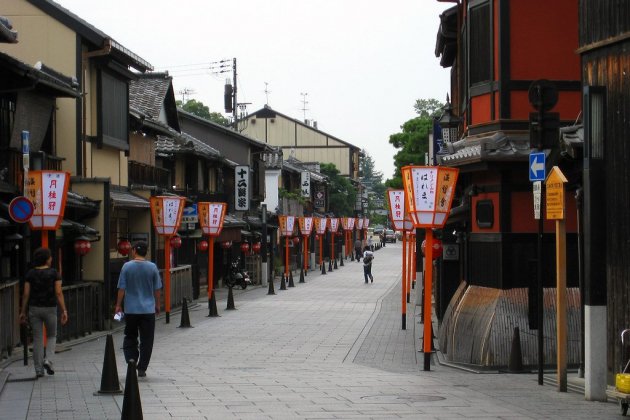 Hanamikoji-dori - Wikipedia