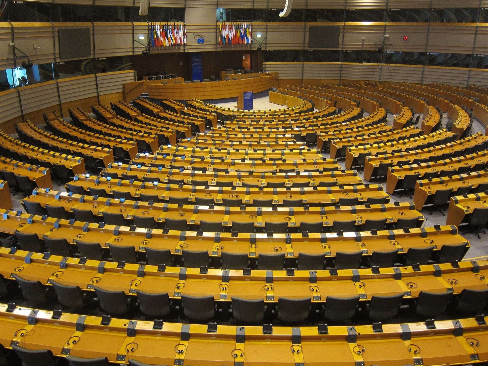 Eurodiputats catalans demanen oficialitzar el català al Parlament Europeu
