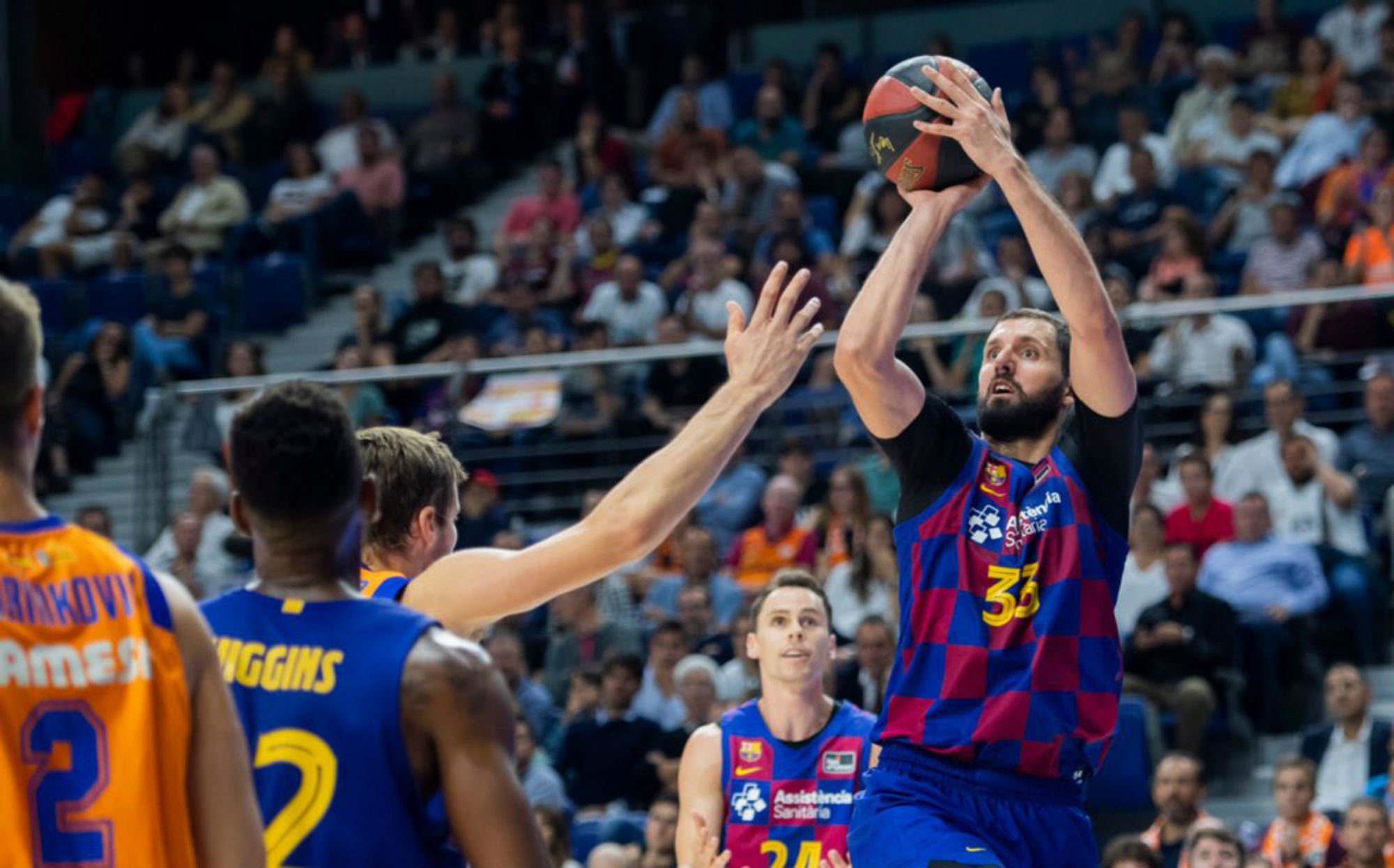 El nuevo Barça de Mirotic y Higgins supera al Valencia y jugará la final de la Supercopa (71-65)