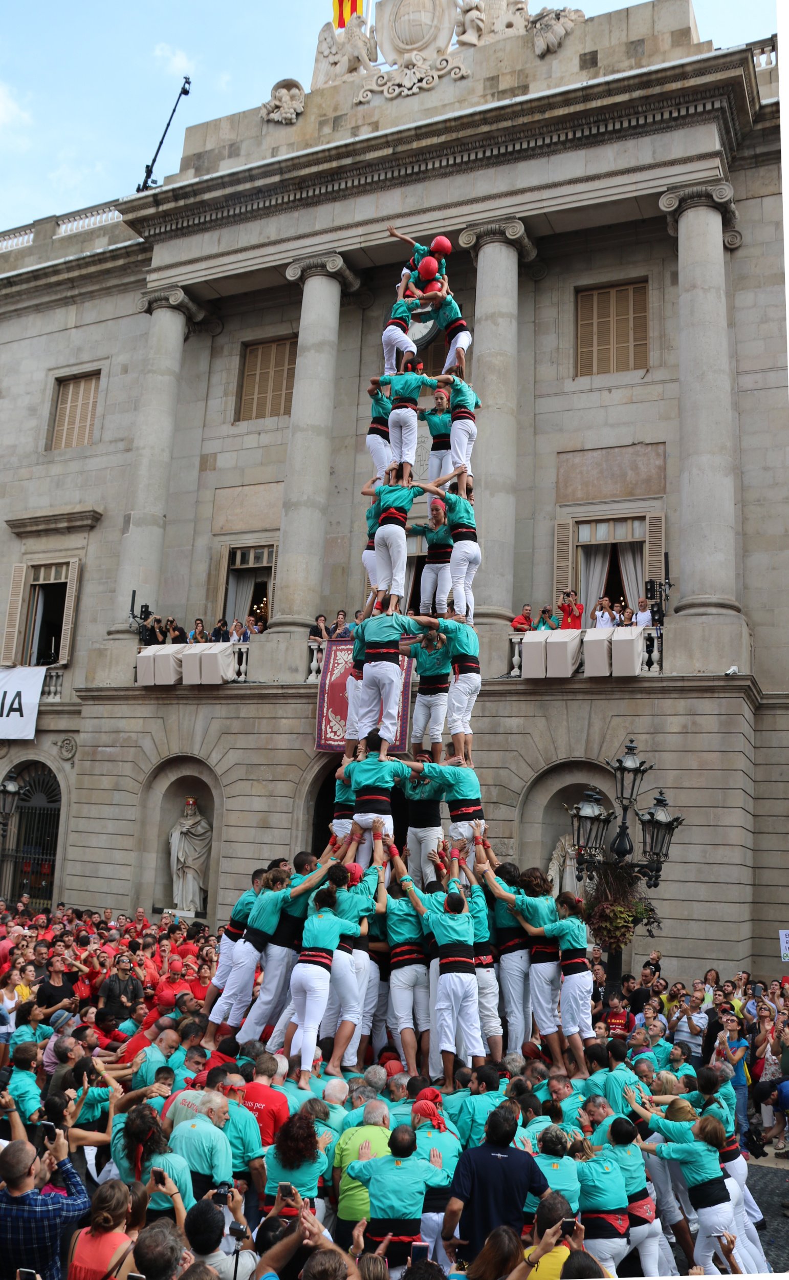 Una nova pancarta pels presos protagonitza la diada castellera de la Mercè