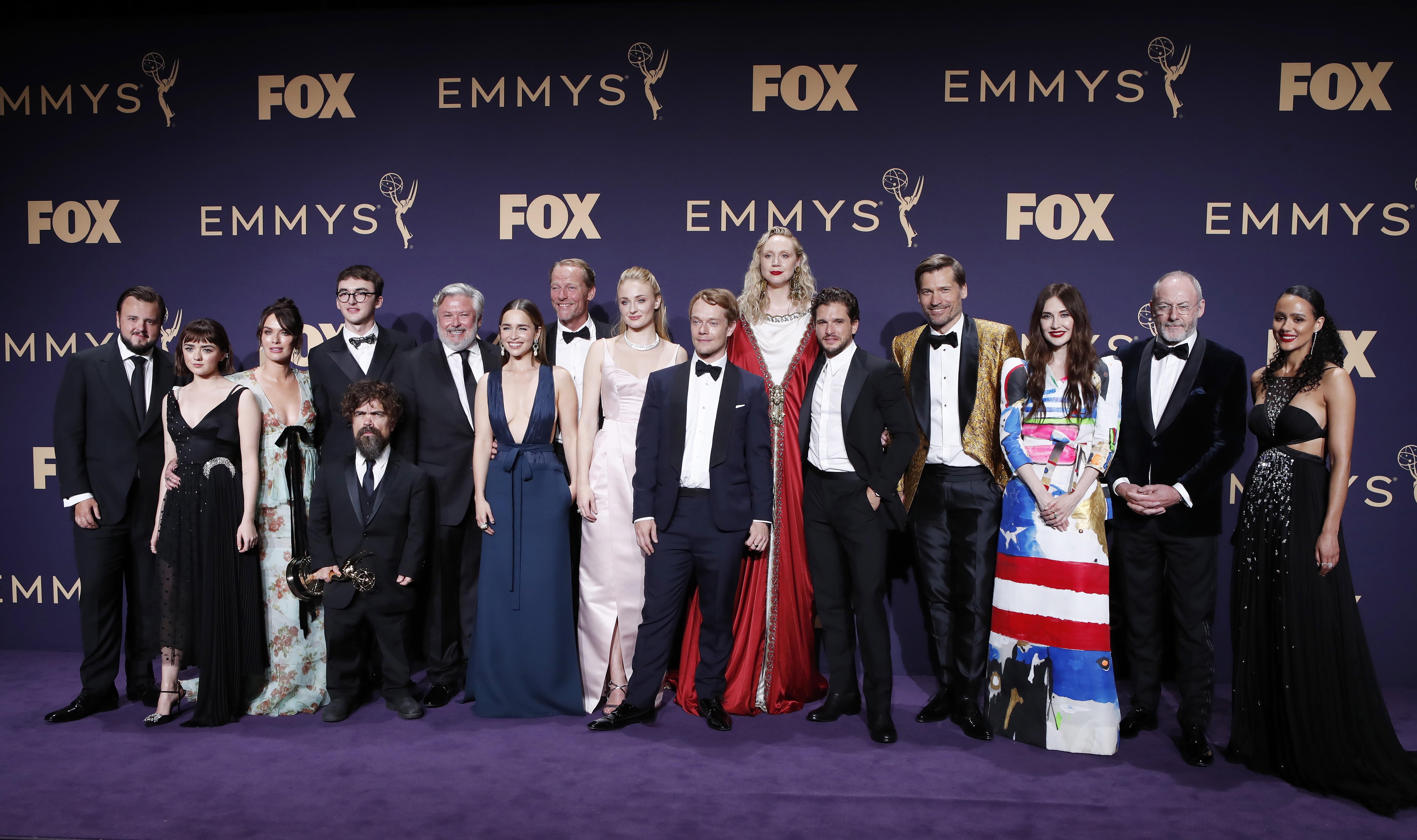 'Juego de Tronos' se despide en el escenario de los Emmy llevándose 12 premios