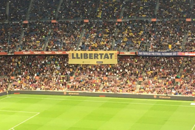 Pancarta libertad Camp Nou Bernat Aguilar