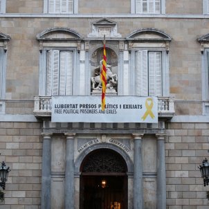 Façana Generalitat Pancarta Llibertat Presos i exiliats llaç groc - Sergi Alcàzar Façana Generalitat Pancarta Llibertat Presos i exiliats llaç groc - Sergi Alcàzar