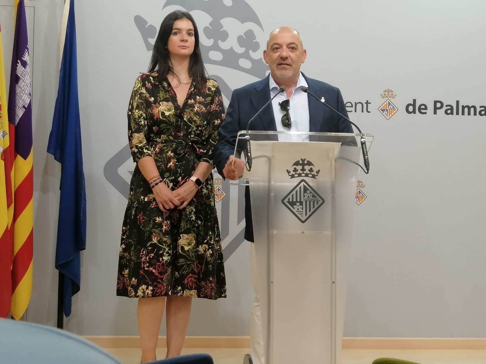 Un diputado de Vox recita el 'Cara al sol' en el Parlament de Baleares