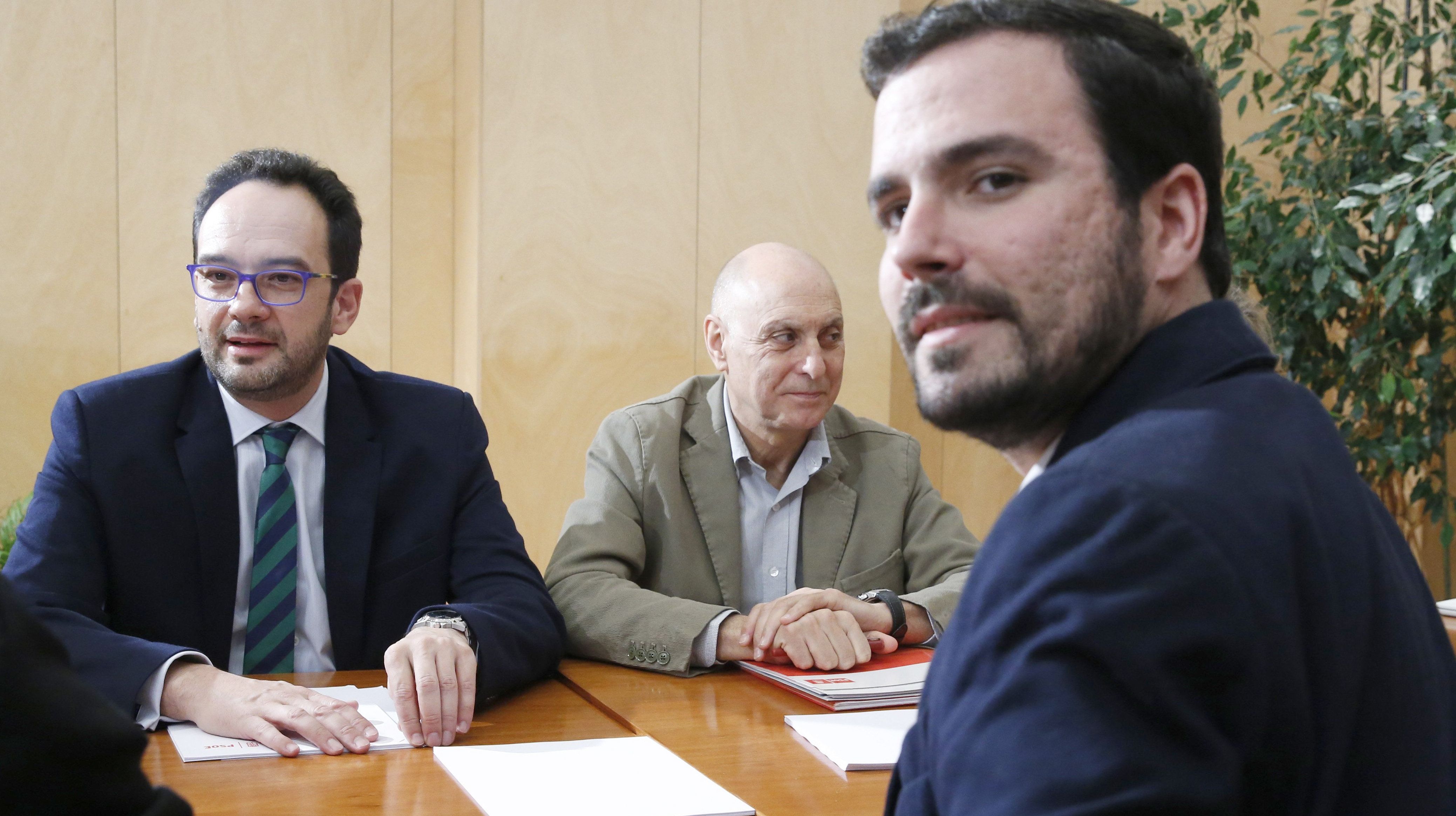 IU, incòmoda davant d'un acord entre PSOE i C's