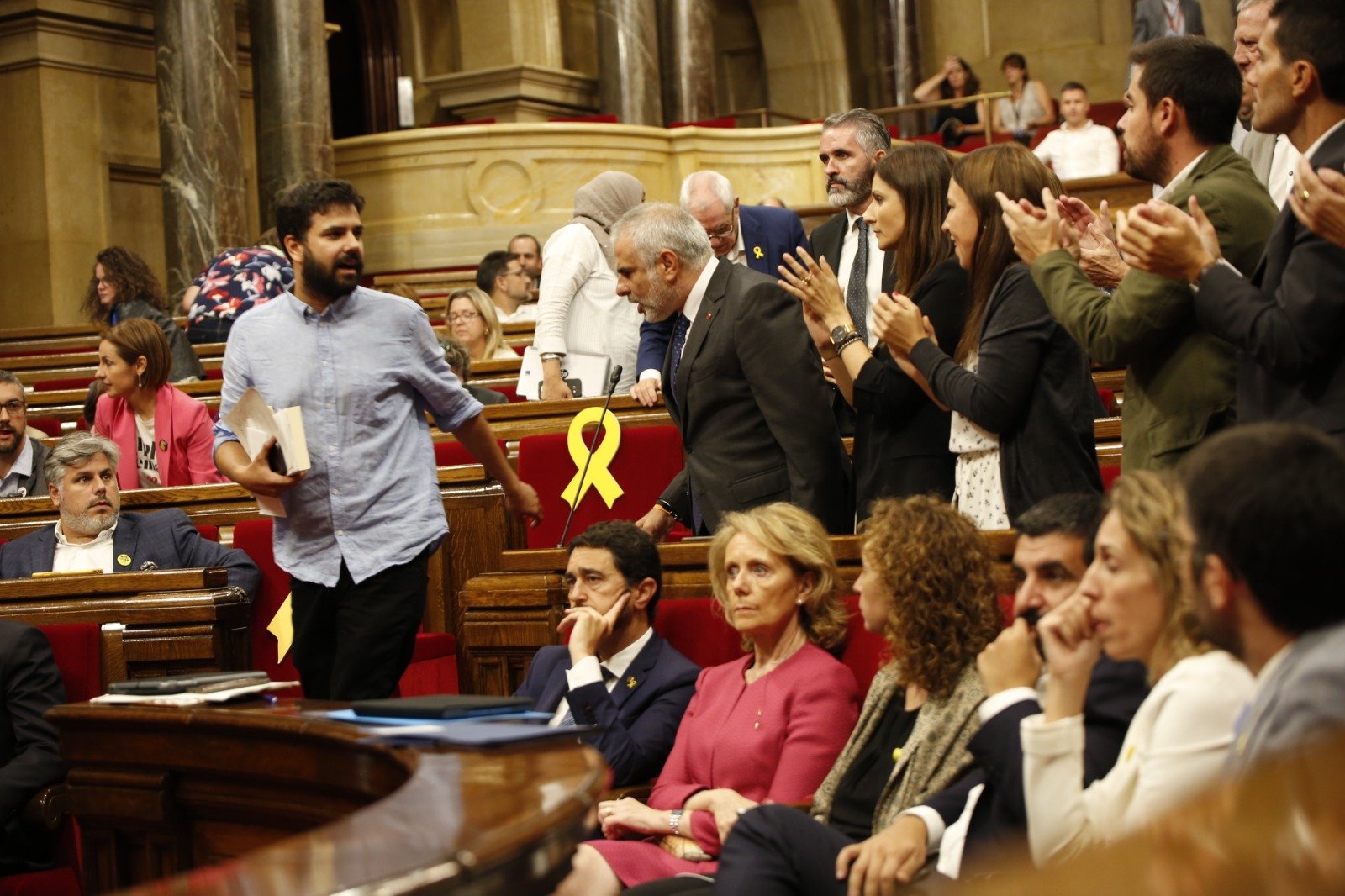 VÍDEO: Tensa esbroncada al Parlament pels CDR que acaba amb l'expulsió de Carrizosa