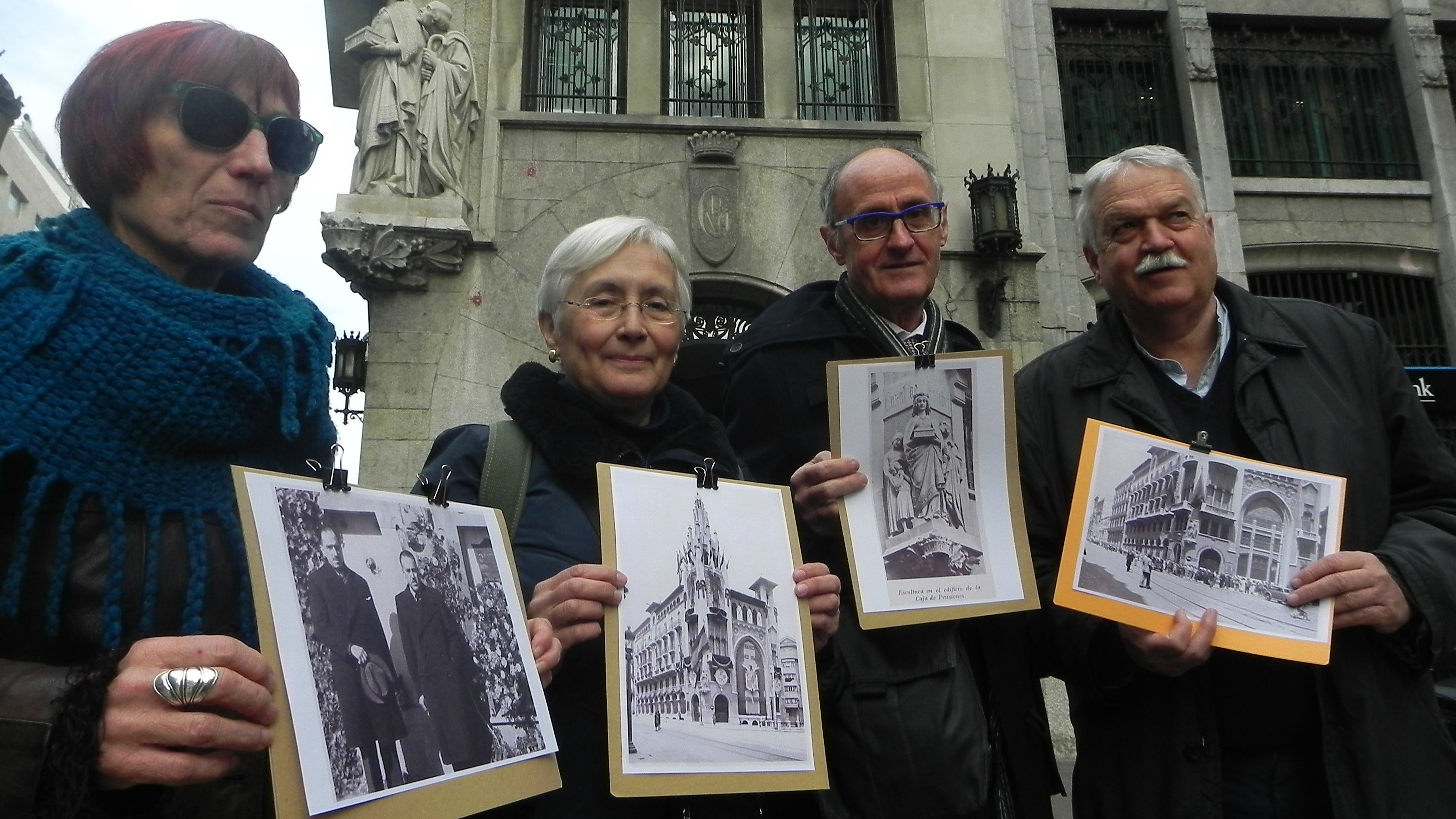 Piden restituir la simbología catalana de la sede de La Caixa