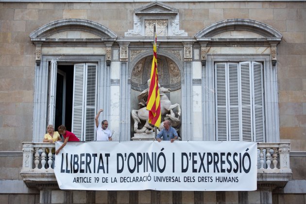 Generalitat pancarta a la façana Baños llach Bel - europa press