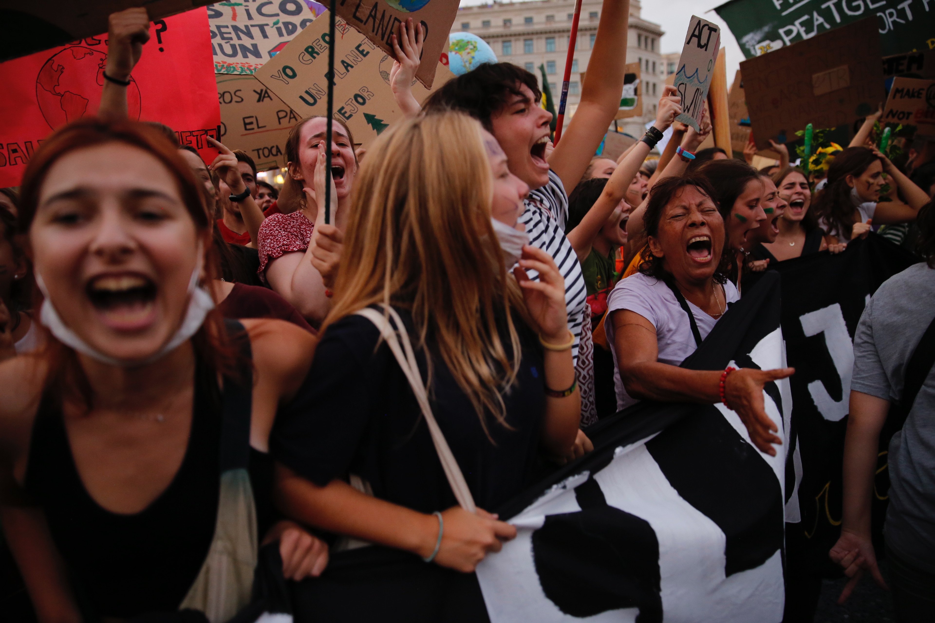 Més de 30 estudiants ideen prototips contra el canvi climàtic a Barcelona