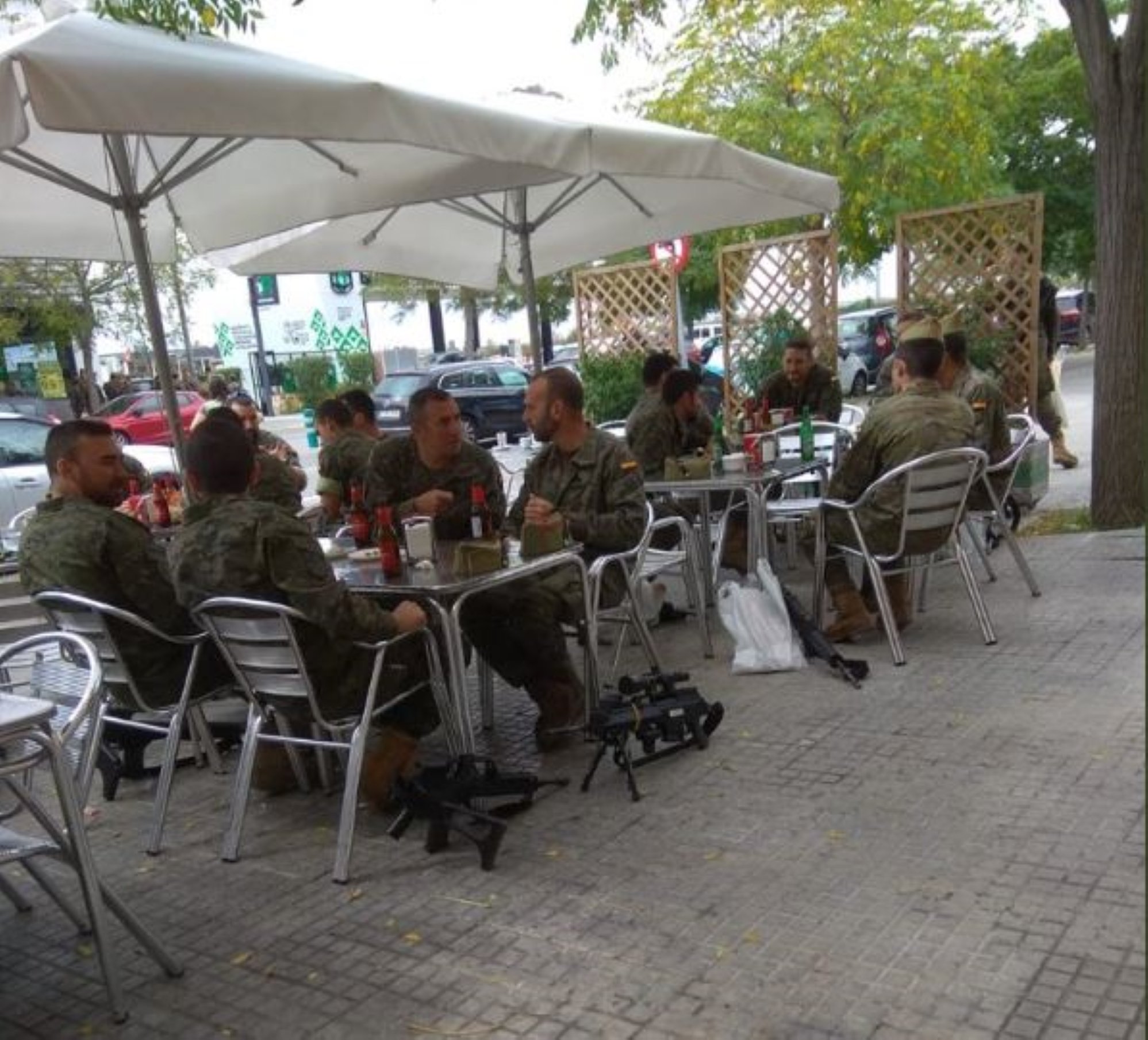 La respuesta de Defensa al caso de los soldados armados en el bar de Vilafranca