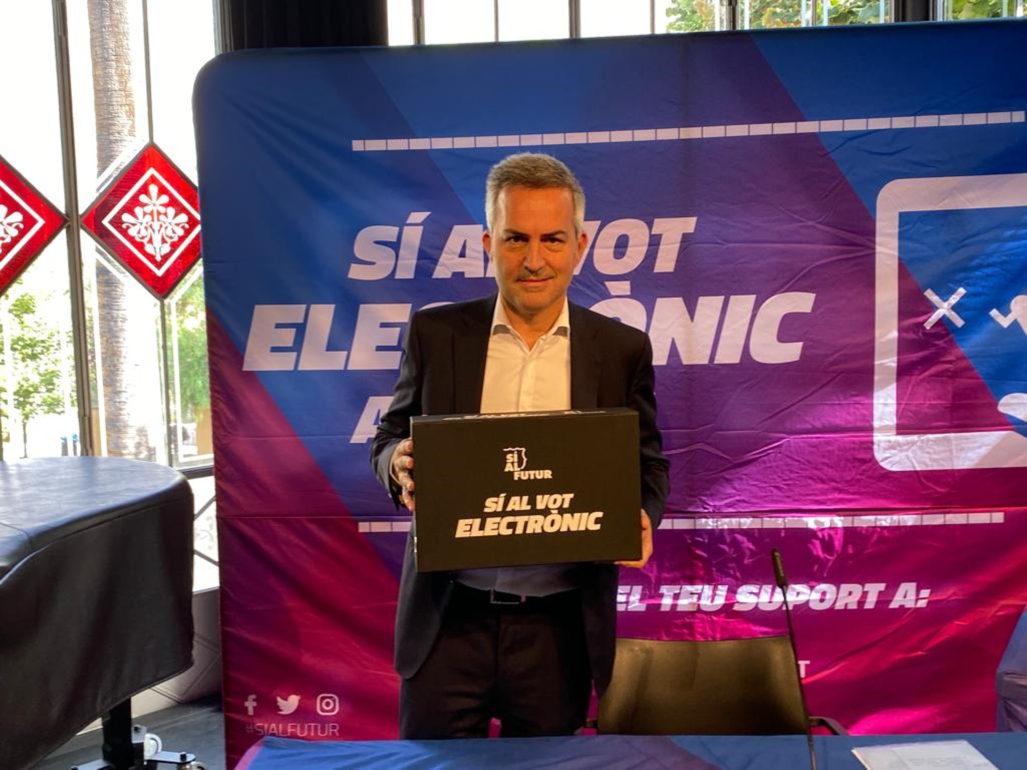 Víctor Font consigue las firmas y llevará el voto electrónico a la asamblea del Barça