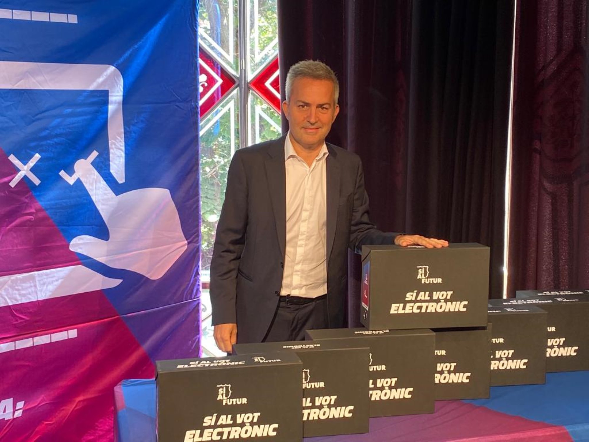 Font pide a Tusquets que permita el voto electrónico en las elecciones del Barça