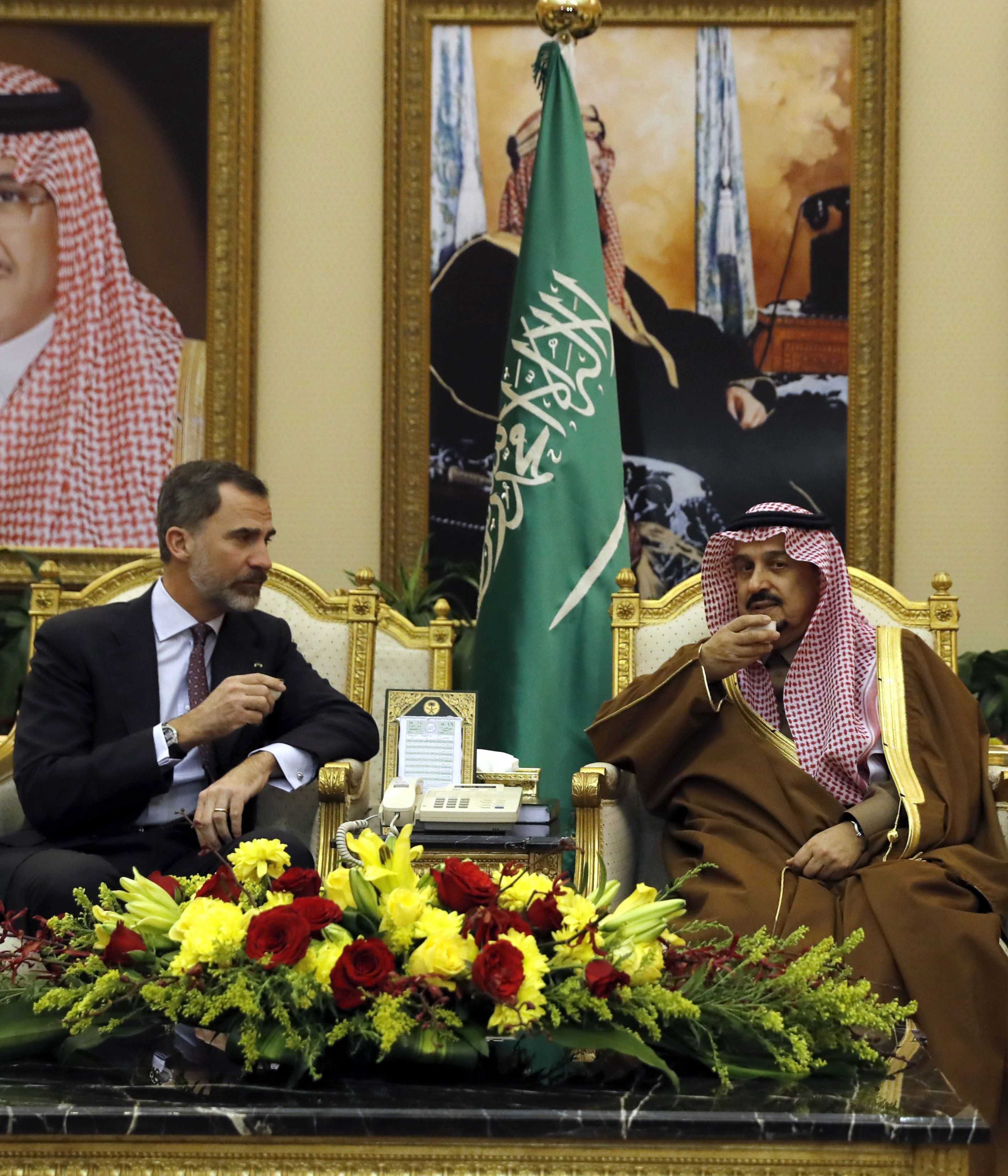 Mientras la armada saudí ataca Yemen, Felipe VI le vende barcos