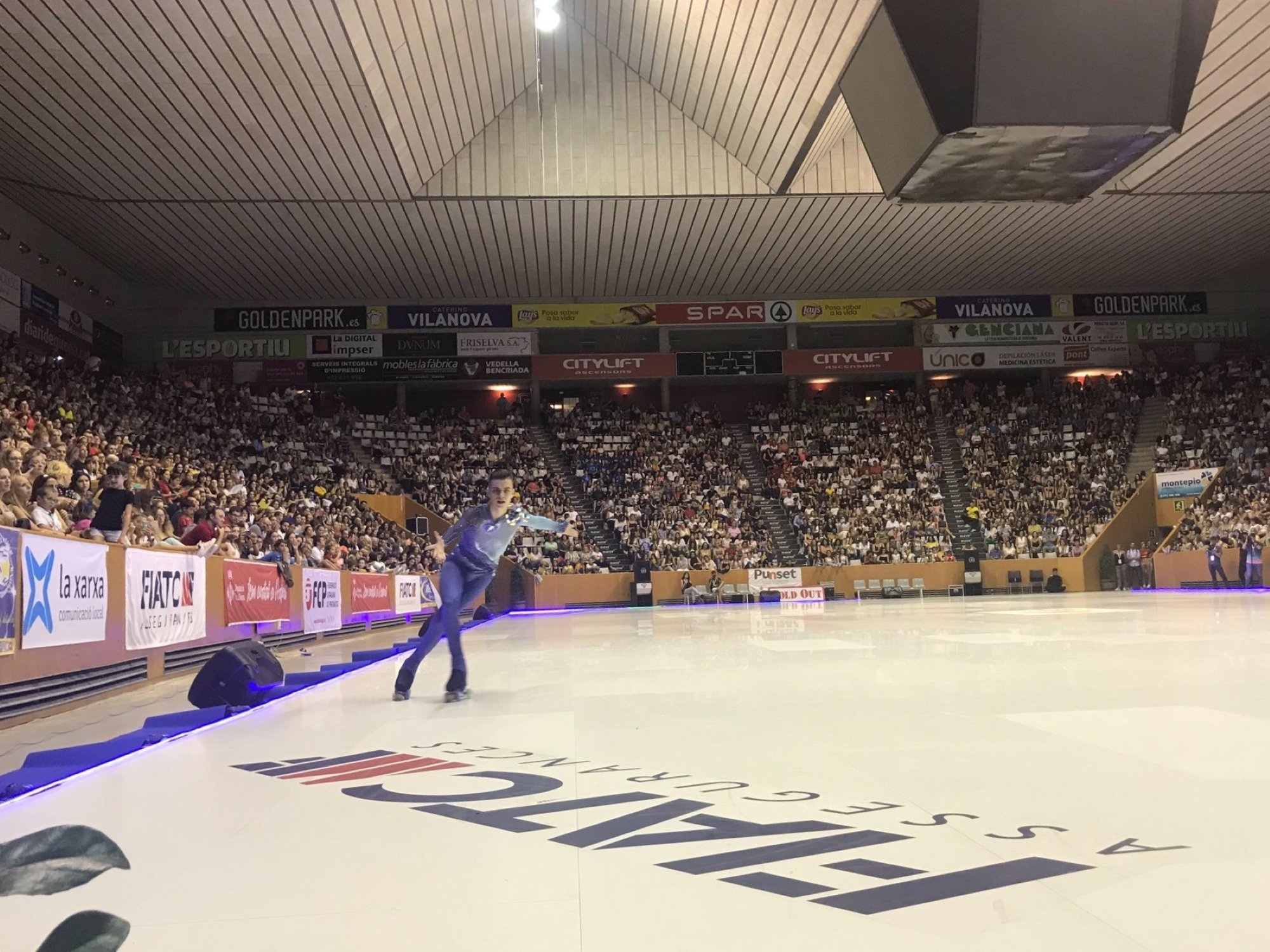 L’equip blau s’endú el Catalunya Stars, que omple i fa vibrar el pavelló de Fontajau de Girona