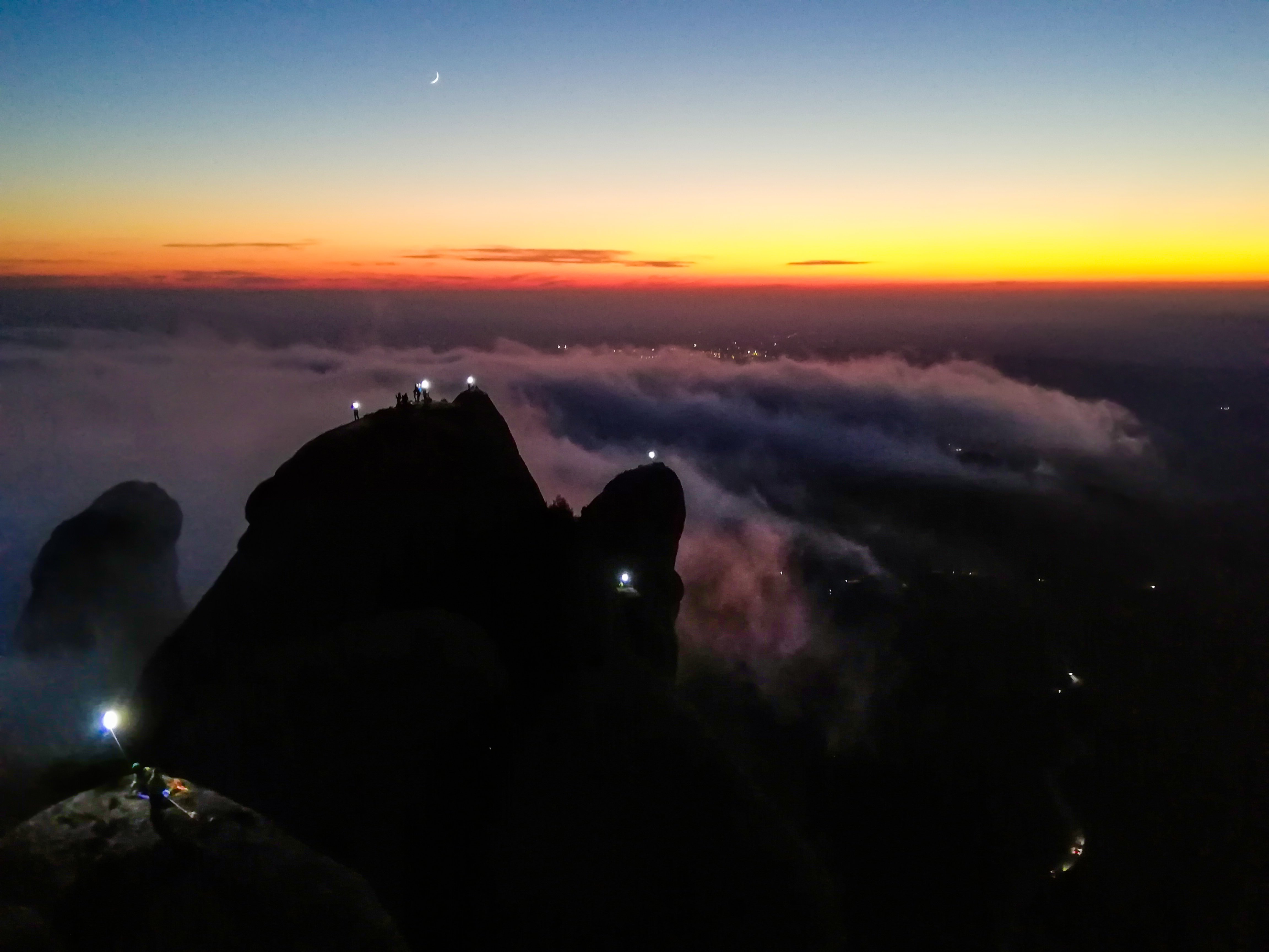 Montserrat se ilumina para pedir la libertad de los presos