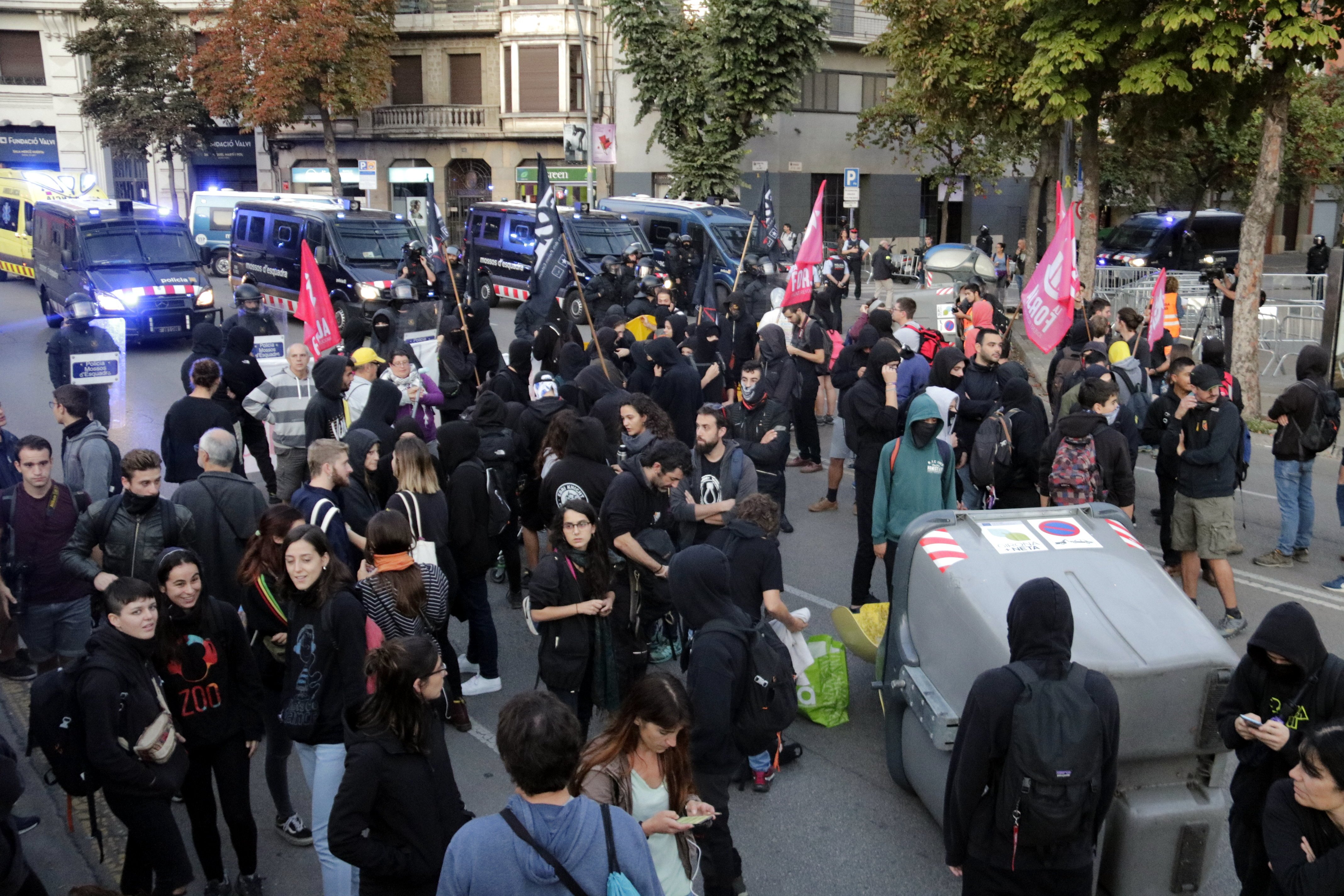 Los CDR de Girona  llevan la protesta ante la Subdelegación del Gobierno