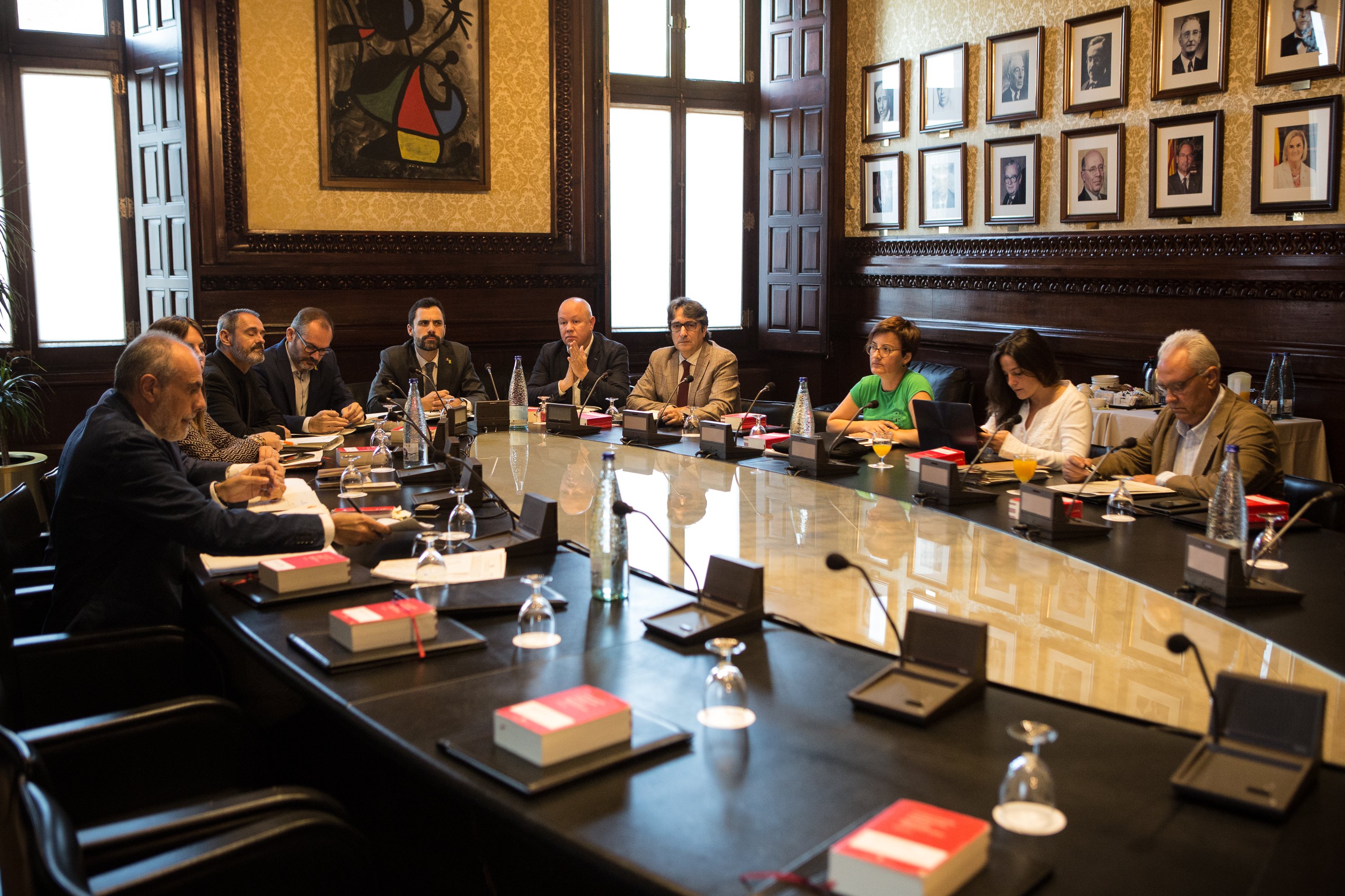 La Moncloa prem el botó: demana al TC que es persegueixi la Mesa del Parlament