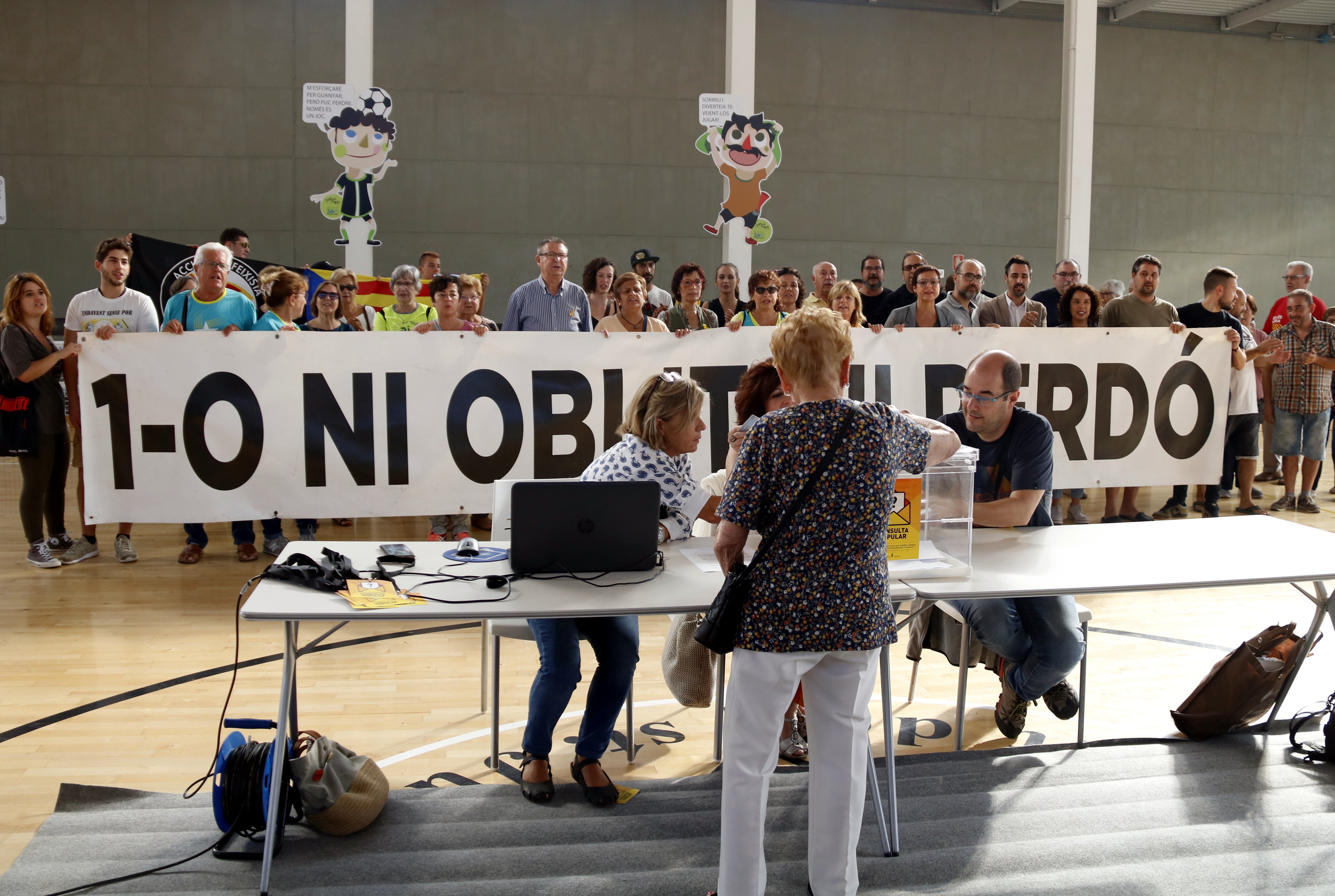 Votació Sant Julià de Ramis segon aniversari 1 O ACN