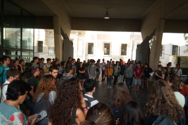 Estudiants UB Raval aniversari 1 O   SEPC Twitter